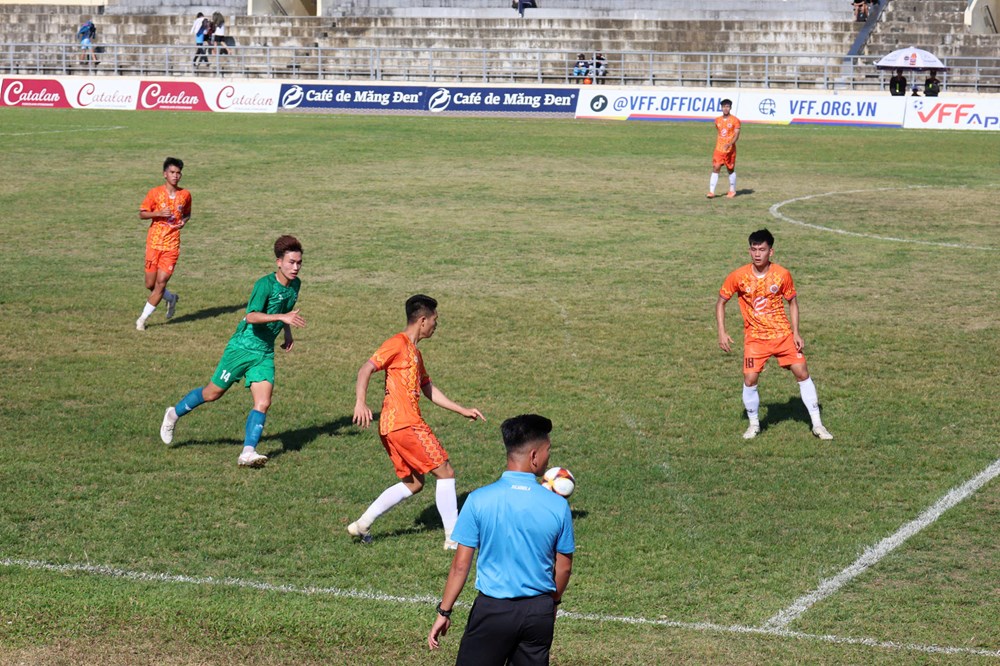 Quảng Ngãi trở lại ấn tượng, cầm hòa Lâm Đồng ngày ra quân - ảnh 2