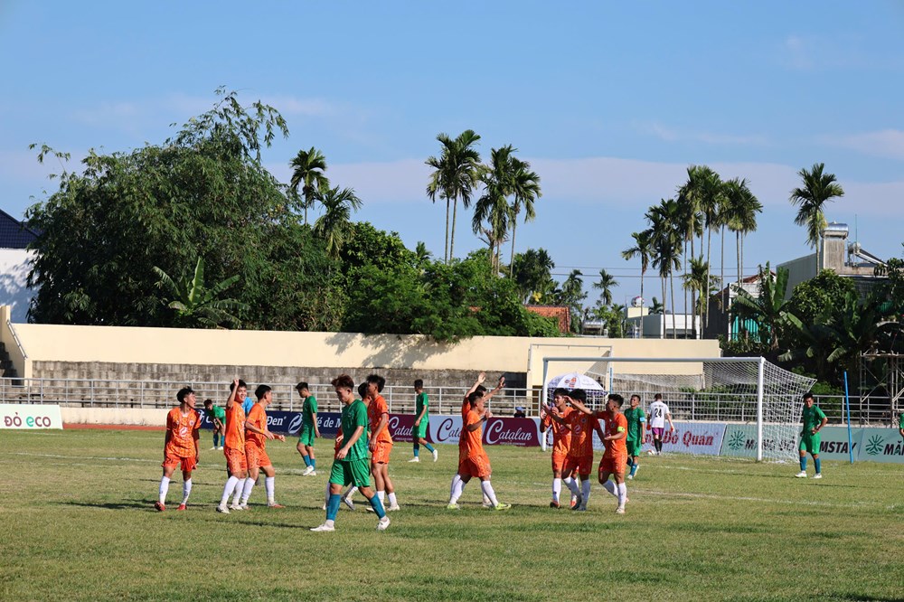 Quảng Ngãi trở lại ấn tượng, cầm hòa Lâm Đồng ngày ra quân - ảnh 4